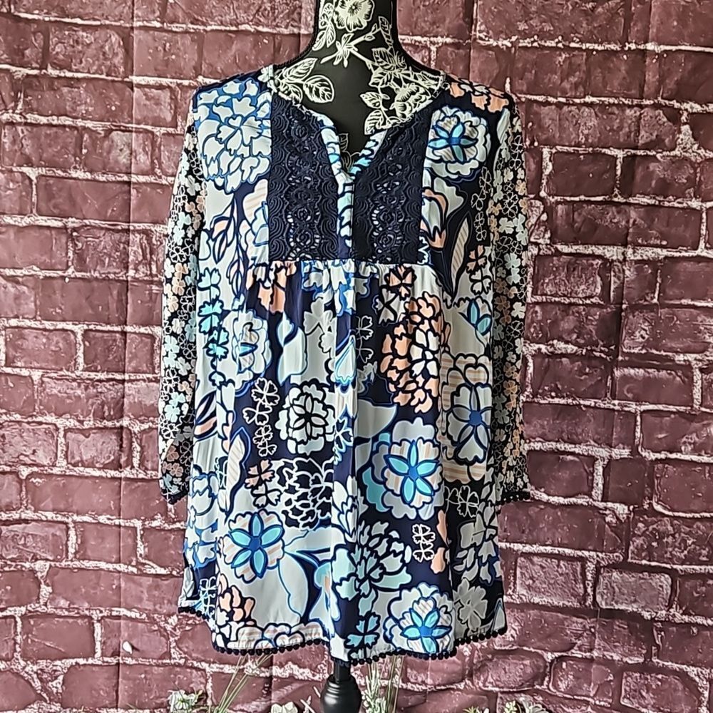 Crown  & Ivy Bohemian Tunic w Crochet Detailing size Medium